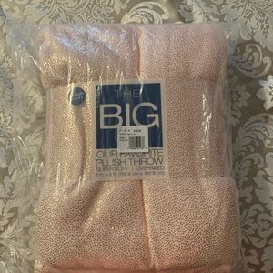 The BIG One Pale Pink Plush Throw